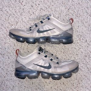 Nike Air Vapourmax 2019 “Moon Particle”